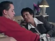 芬蘭老阿姨享受甜蜜時光