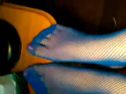 亞洲淫女性感的藍色漁網襪子赤腳和騷穴